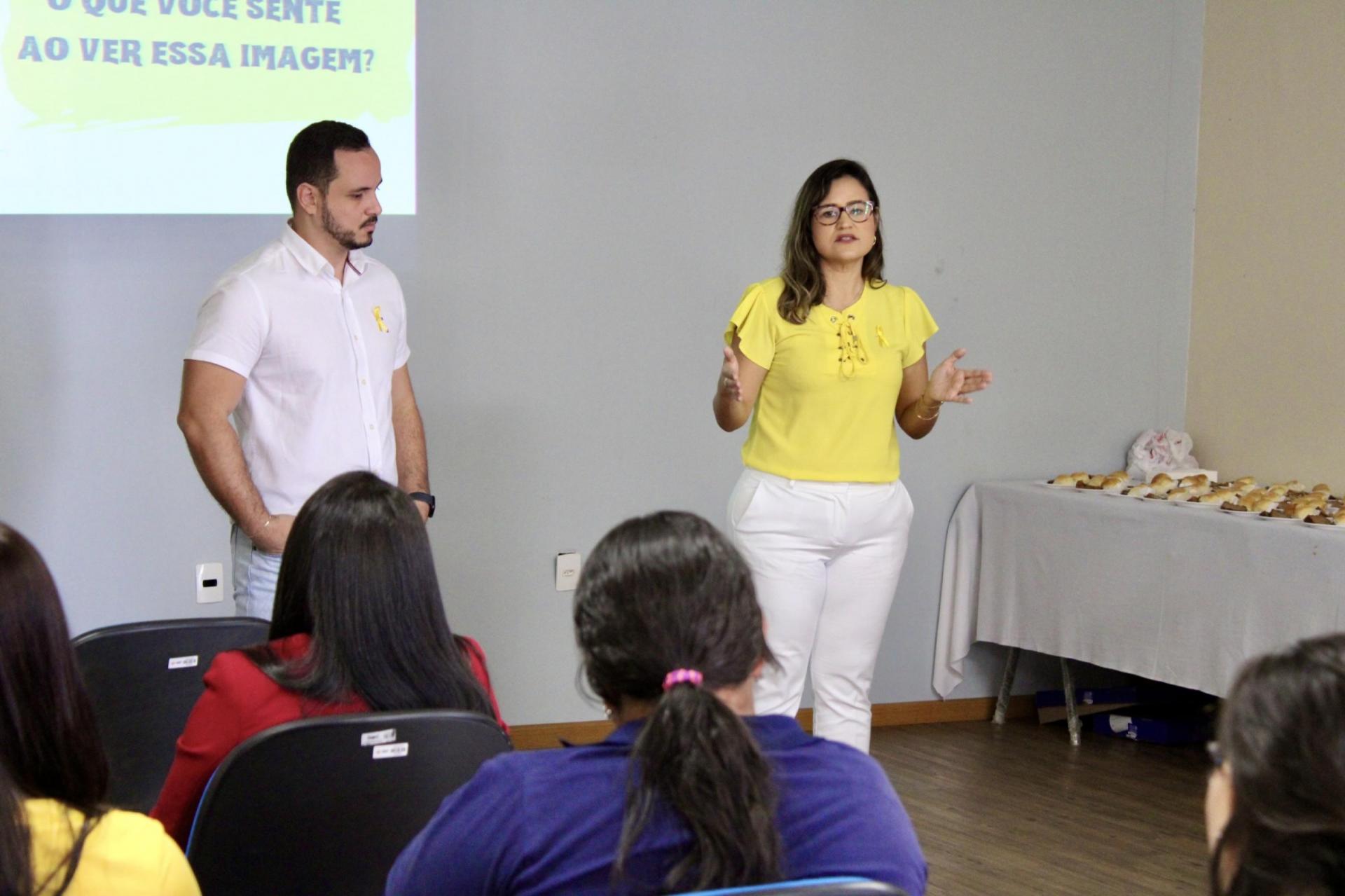 No mês da saúde mental, palestra reforça importância do autoconhecimento